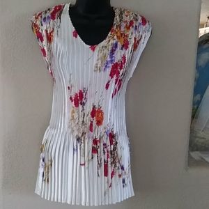 Psychedelic Pleated Expandable Cap Sleeve Top